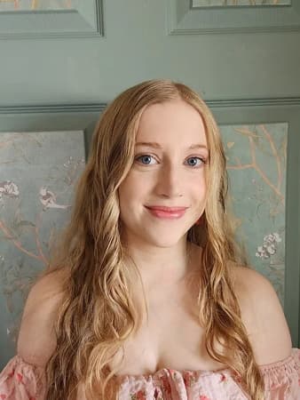 Sarah Hogle