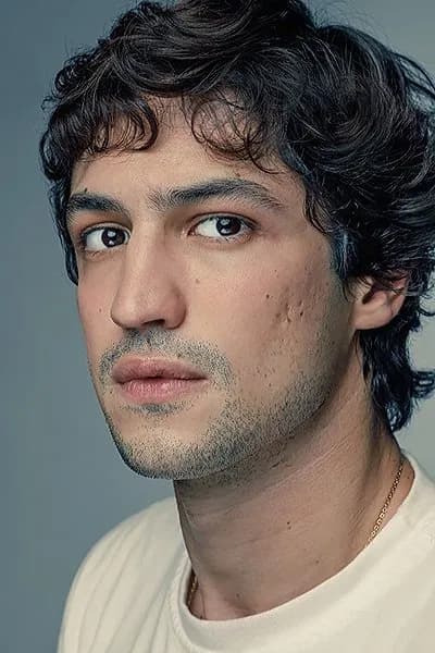 Gabriel Leone
